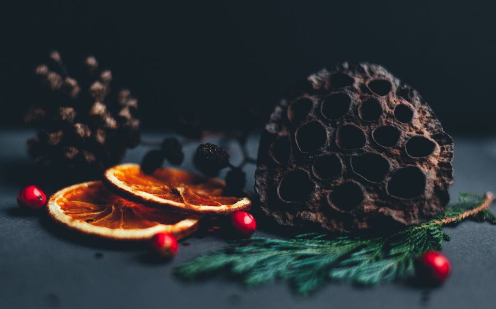 10 Holiday Essential Oil Blends